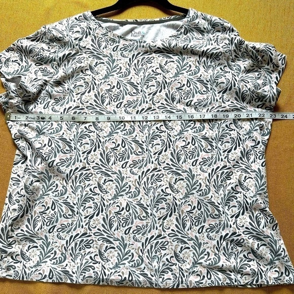 Croft and Barrow XXL Women’s short sleeve Classic Tee paisley pattern top - Picture 4 of 5